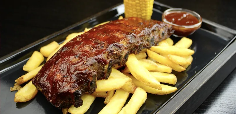 Vepřová žebra na grilu v BBQ omáčce