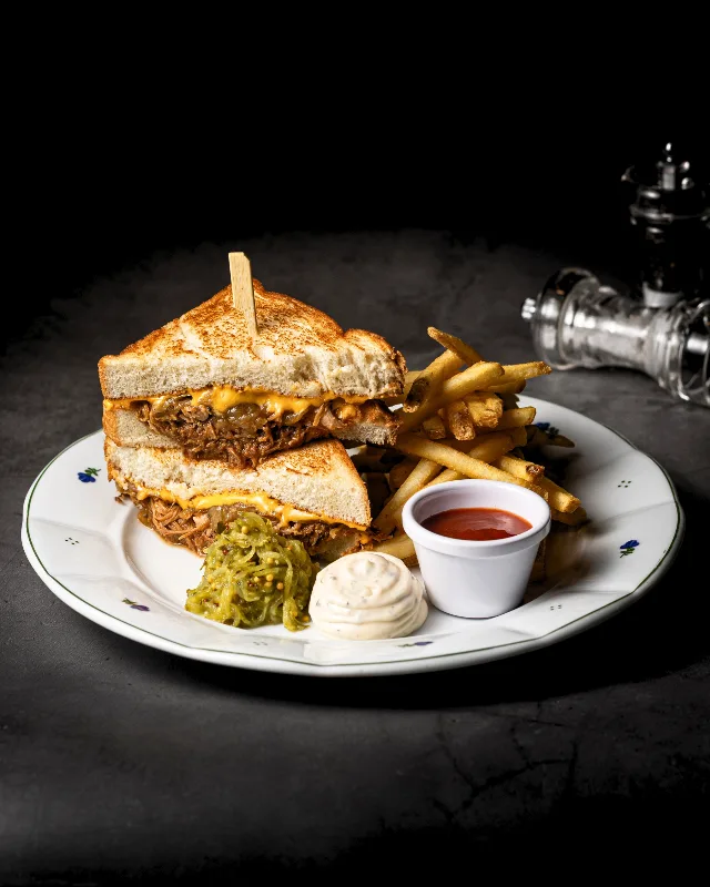 Sandwich brioška trhane maso
